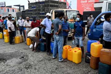 இலங்கையில் தொடரும் சோகம்;  வரிசையில் காத்திருந்த மேலுமொருவர் உயிரிழப்பு