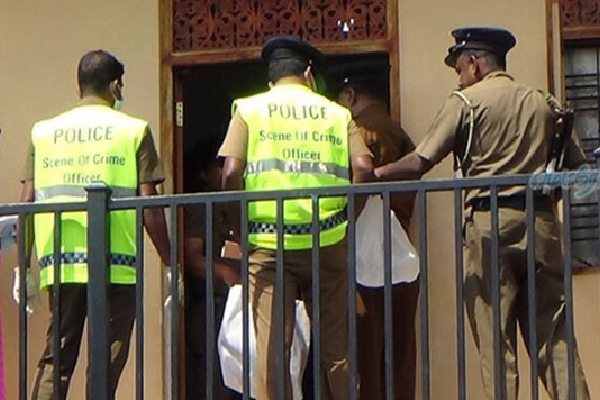 புட்டு கேட்ட கணவனுக்கு எமனான மனைவி : கத்தியுடன் பொலிஸில் சரண் | Wife Murder Husband In Batticaloa புட்டு கேட்ட கணவனுக்கு எமனான மனைவி : கத்தியுடன் பொலிஸில் சரண் | Wife Murder Husband In Batticaloa