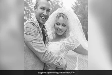 கனடாவில் தனது மெய்க்காப்பாளரை ஐந்தாவது திருமணம் செய்து கொண்ட அழகிய கோடீஸ்வர பெண்! வெளியான புகைப்படம்