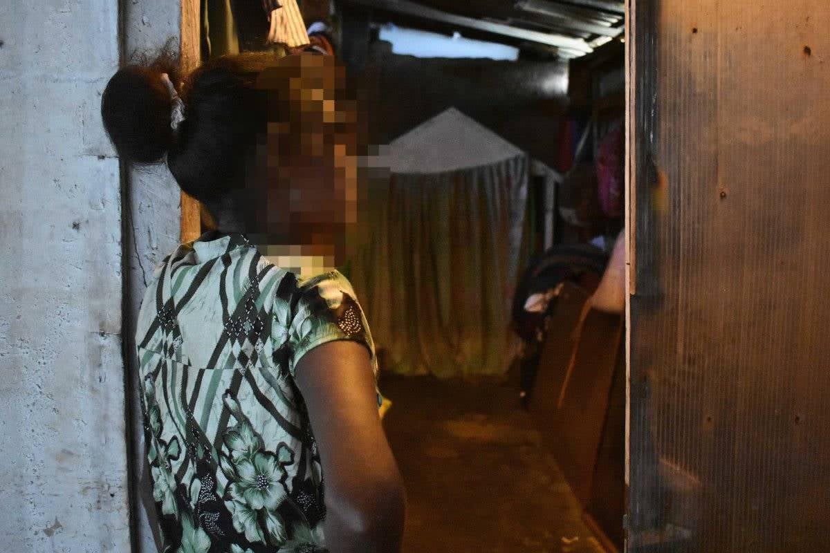 கொழும்பில் திடீர் சுற்றிவளைப்பு - பெண்கள் உட்பட 6 பேர் கைது | Massage Centre Police Raid 6 Women Arrested கொழும்பில் திடீர் சுற்றிவளைப்பு - பெண்கள் உட்பட 6 பேர் கைது | Massage Centre Police Raid 6 Women Arrested