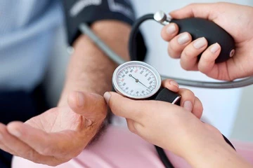 குளிர்காலத்தில் BP அதிகரிக்குமா? எப்படி சமாளிப்பது? அவசியம் தெரிந்து கொள்ளுங்கள்!