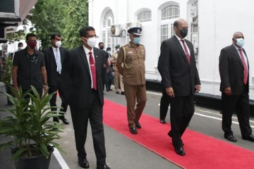 “பாண் விற்பனை செய்பவர்களும் புலனாய்வுத் தகவல் வழங்குகின்றனர்”