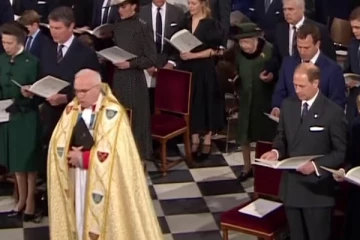 ராஜ குடும்பத்துக்கு அவப்பெயரைக் கொண்டு வந்த இளவரசருக்கு முக்கியத்துவம் கொடுத்த பிரித்தானிய மகாராணியாரின் செயல்