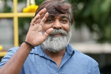 புதிய கார் வாங்கியுள்ள நடிகர் விஜய் சேதுபதி.. செம கெத்தாக போஸ் கொடுத்த புகைப்படம்