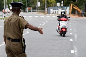 வீதியோரம் நடந்து சென்றவர்களுக்கு ஏற்பட்ட விபத்து