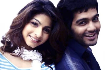 உன்னாலே உன்னாலே நடிகையா இது.. 46 வயதில் நீச்சல் உடையில் கவர்ச்சி போஸ்