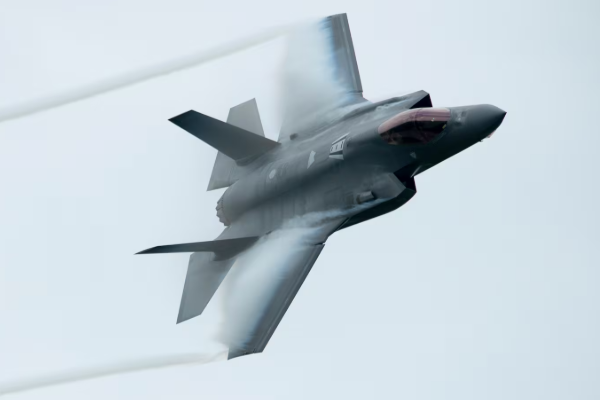 கனடாவில் வேலை வாய்ப்புக்காக காத்திருப்போருக்கு மகிழ்ச்சி தகவல் | Swedish Manufacturer Saab Says 10000 Jobs