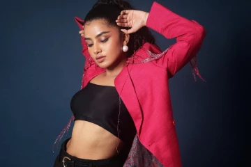 அனுபமா பரமேஸ்வரன் ட்ரெண்டி உடையில் அழகிய போட்டோஷூட்