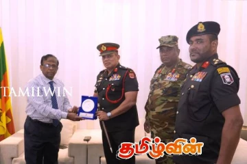 யாழ். மாவட்ட கட்டளை தளபதியை சந்தித்த ஆளுநர்