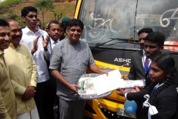 கொட்டகலை பாடசாலைக்கு அன்பளிப்பாக பேருந்து வழங்கிய எதிர்கட்சித் தலைவர்! (Video)