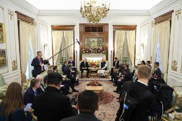 அடுத்த 5 வருடங்களில் 100 பில்லியன் டொலருக்கான வர்த்தக வளர்ச்சி: இந்தியாவும் ரஷ்யாவும் தீவிரம் | Putin And Modi Discuss Trade