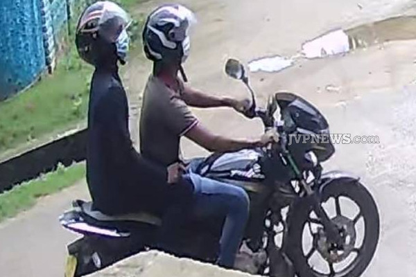 செங்கலடியில் பெண்ணின் கழுத்தில் இருந்த தங்க நகை பறித்துச் சென்ற கொள்ளையர்கள்! | Chenkaladi Thieves Snatched Gold Jewelry Woman