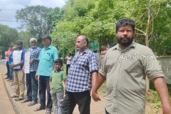 மன்னார் காற்றாலை திட்டத்தை நிறுத்துங்கள்: வவுனியாவில் மனிதச்சங்கிலி போராட்டம் | Mannar Wind Project Protest Vavuniya
