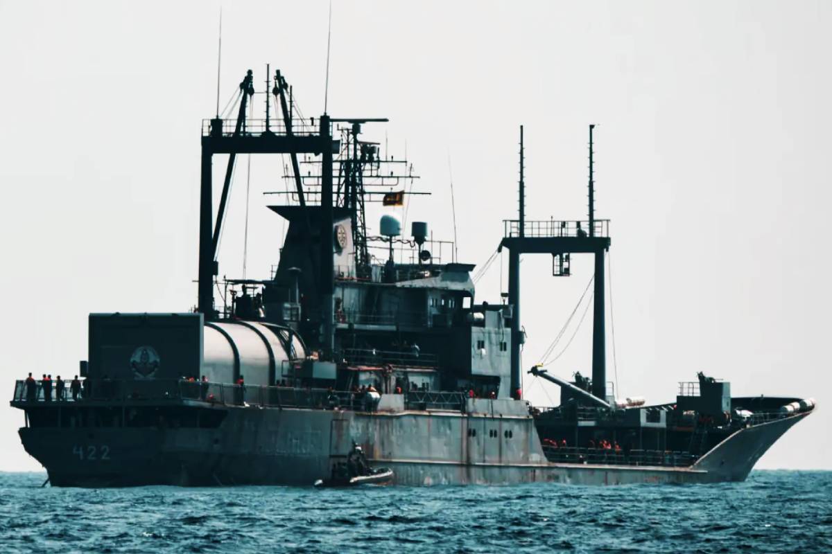 இலங்கை கடற்பரப்பிற்குள் தாக்கப்பட்ட போர்க்கப்பல்...! ஈரான் விடுத்துள்ள அதிரடி எச்சரிக்கை | Iran Navy Chief Vows Revenge Iris Dena Ship Attack