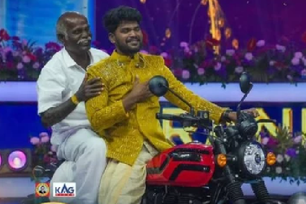 சரிகமப - வில் 3வது வின்னருக்கு ரசிகனால் கிடைத்த பேருதவி...லட்சத்தில் சம்பளம் | Saregamapa Seniors Season 5 Finale Chinnu Work