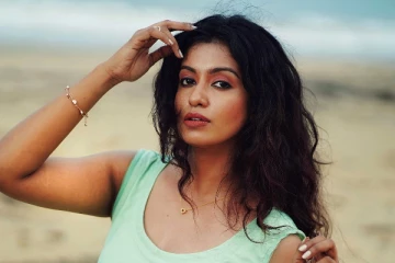 கண்ணம்மாவா இது.. ரோஷ்ணி கடற்கரையில் எடுத்திருக்கும் போட்டோஷூட்