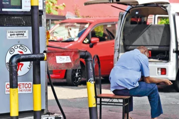 எரிபொருளை மறைத்து வைத்துள்ள விற்பனை நிலையங்கள்