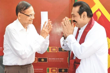 கொள்ளையிடப்பட்ட பணத்தை மக்களுக்கு பெற்றுக்கொடுக்க வேண்டும்-ஜீ.எல்.பீரிஸ்