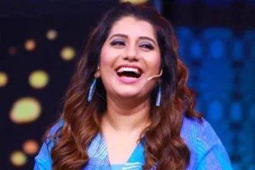 சகோதரன் குழந்தையுடன் கியூட்டான புகைப்படம் எடுத்த தொகுப்பாளினி பிரியங்கா- செம கியூட்