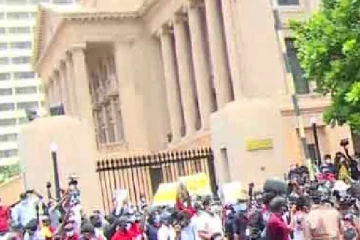 ஜனாதிபதி செயலகத்திற்கு அருகில் பதற்றமான சூழல்!