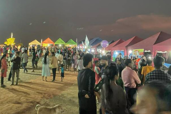 யாழ்ப்பாணத்தில் பாரம்பரிய உணவை தேடி படையெடுத்த மக்கள்! | People Invading Jaffna Search Of Traditional Food