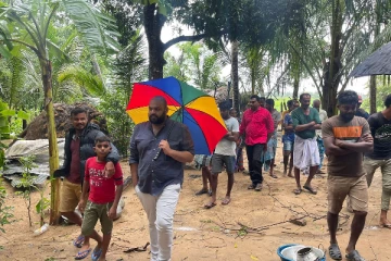 மட்டக்களப்பில் மினி சூறாவளி தாக்கியதில் பல வீடுகள் சேதம்