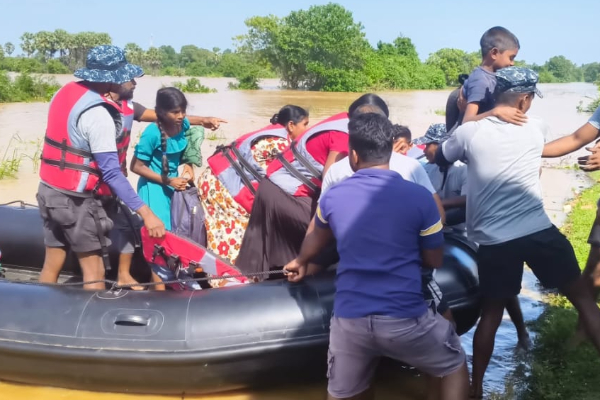 மாவிலாறு அணையால் அபாயம் ; திருகோணமலையின் பல பகுதிகள் நீரில் | Danger From The Mavil Aru Dam மாவிலாறு அணையால் அபாயம் ; திருகோணமலையின் பல பகுதிகள் நீரில் | Danger From The Mavil Aru Dam