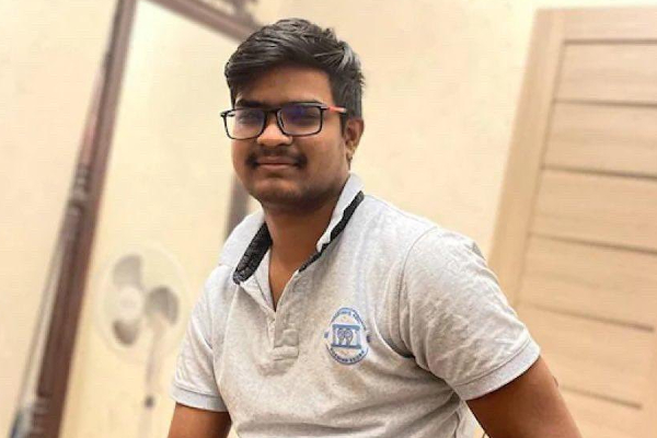 உக்ரைனில் இந்திய மாணவர்  உயிரிழப்பு : குடும்பத்தினருக்கு பிரதமர் மோடி தொலைப்பேசியில் ஆறுதல் | Modi Speaks To Parents Of Naveen Died In Ukraine