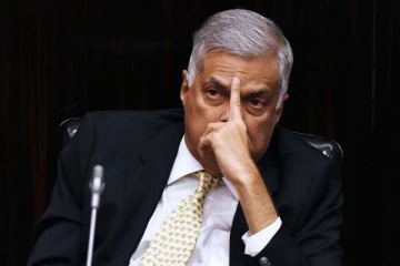 முதல் அமர்விலேயே மூக்குடைபட்ட  பிரதமர் ரணில்!