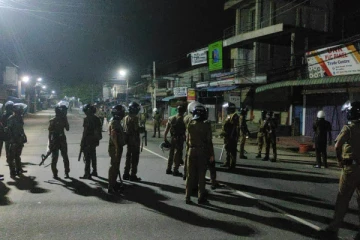 பொலிஸாரின் கட்டுப்பாட்டுக்குள் கொண்டுவரப்பட்டுள்ள ஏறாவூர் வன்முறை சம்பவம்: பலப்படுத்தப்பட்டுள்ள பாதுகாப்பு (Photos)