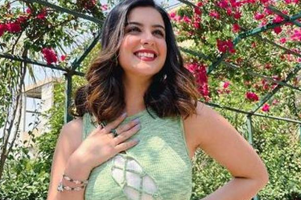 தூக்குப்போட்டு தற்கொலை செய்துகொண்ட பிரபல சீரியல் நடிகை- 20 வயதில் இப்படியொரு முடிவா? | Serial Actress Tunisha Sharma Attempt Suicide தூக்குப்போட்டு தற்கொலை செய்துகொண்ட பிரபல சீரியல் நடிகை- 20 வயதில் இப்படியொரு முடிவா? | Serial Actress Tunisha Sharma Attempt Suicide