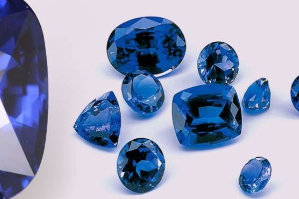 இலங்கையில் குடும்பம் ஒன்றுக்கு கிடைத்த பெரும் அதிர்ஷ்டம் | Great Fortune For A Family In Sri Lanka Gemstones