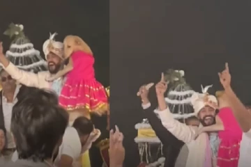 திருமண ஊர்வலத்தில் நாயுடன் நடனமாடிய மணமகன்!வைரலாகும் காணொளி