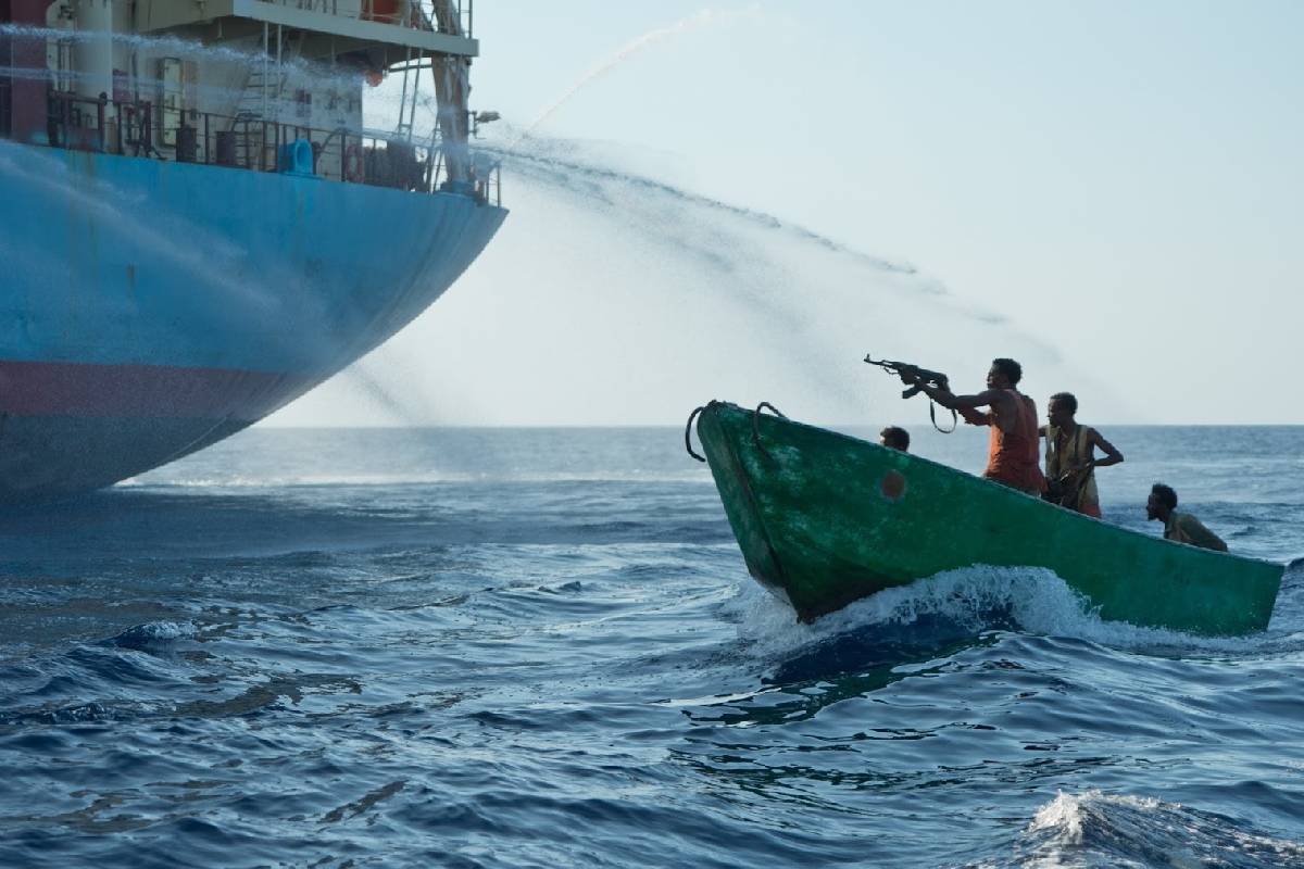 சோமாலிய கடலில் மீண்டும் கொள்ளை அச்சம் ; இலங்கையர் ஒருவரும் உள்ளதாக தகவல் | Sri Lankan Reportedly Board Ship Hijacked Somali