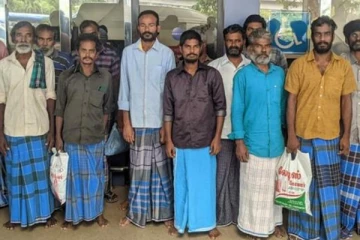 சிறைப்பிடிக்கப்பட்ட தமிழக மீனவர்கள் 17 பேர் நாடு திரும்பினர்