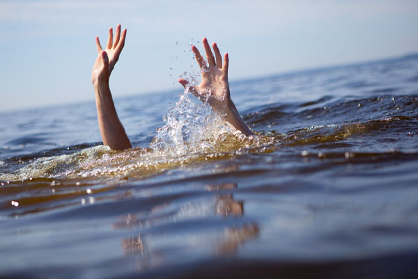 அலையில் அடித்து செல்லப்பட்ட மாணவன் | Death Of A School Student