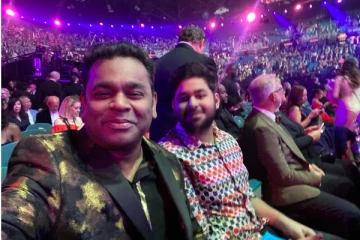 அமெரிக்காவின் முக்கிய விழாவில் ஏ.ஆர்.ரகுமான் தனது மகனுடன் செல்பி!