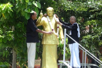 அமிர்தலிங்கத்தின் சிலைக்கு அஞ்சலி செலுத்திய தமிழக அரசியல் தலைவர்