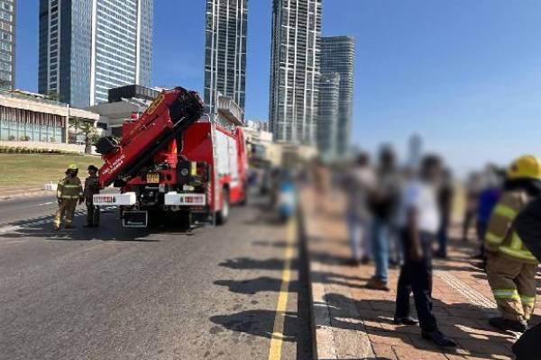 காலிமுகத்திடலில் பதற்ற நிலை ; மின்கம்பத்தில் ஏறி ஒருவன் போராட்டம் | The Person Who Caused A Stir In Galle Face