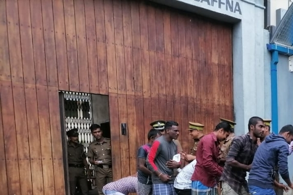 வெசாக் தினத்தை முன்னிட்டு யாழில் 14 கைதிகள் விடுவிப்பு | 14 Prisoners Released In Yali Ahead Of Vesak Day