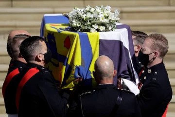 கண்ணீர் மழையில் இளவரசர் பிலிப்பின் உடல் நல்லடக்கம்