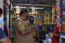 மன்னாரில் வர்த்தக நிலைய உரிமையாளர்கள் மீது பொலிஸார் மேற்கொண்ட திடீர் நடவடிக்கை!