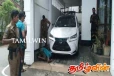 முன்னாள் இராஜாங்க அமைச்சரின் மனைவியின் வீட்டில் கண்டுபிடிக்கப்பட்ட சொகுசு வாகனம்