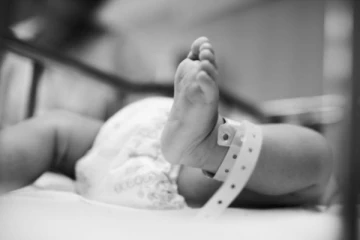 தனக்குத்தானே சுய பிரசவம் பார்த்து குழந்தையை இழந்த கர்ப்பிணி