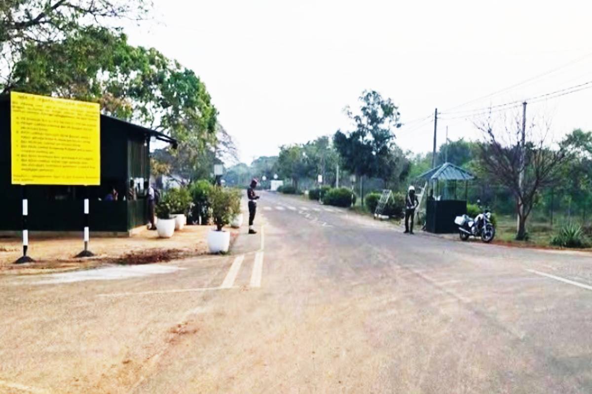 பலாலி வீதியில் நடந்து செல்ல இராணுவம் அனுமதி | Army Grants Permission To Walk Along Palaly Road