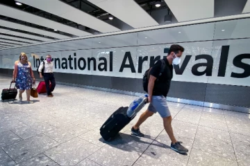 பிரித்தானியர்கள் நாட்டிற்குள் நுழைய அனுமதியா.. இல்லையா? பிரபல ஐரோப்பிய நாடு முக்கிய அறிவிப்பு: நீடித்த  குழப்பத்திற்கு தீர்வு!