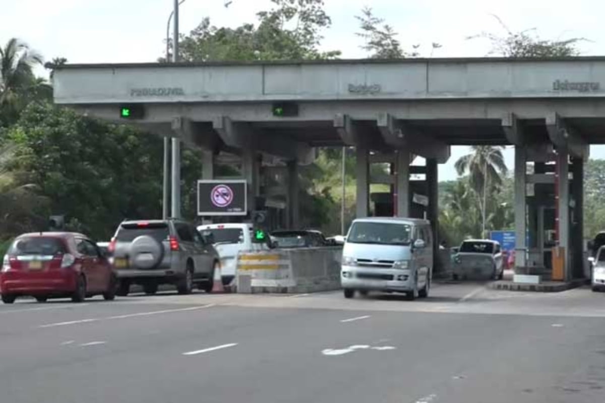 நான்கு நாட்களில் மட்டும் பல கோடி ரூபா வருமானம் | 500 000 Vehicles Travelled The Expressway
