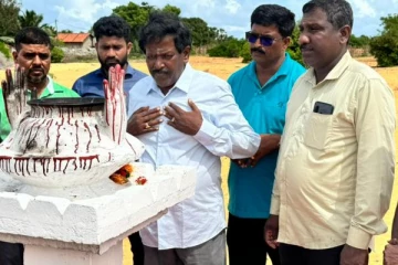 முள்ளிவாய்க்கால் நினைவு தூபியில் ரவிகரன் எம்பி அஞ்சலி