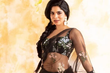 ட்ரான்ஸ்பரென்ட் சேலையில் திவ்யபாரதி தாறுமாறு கவர்ச்சி