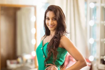 கேஜிஎப் 2 ஹீரோயின் ஸ்ரீநிதி ஷெட்டி இந்த தமிழ் ஹீரோவின் தீவிர ரசிகையாம்! யார் தெரியுமா?